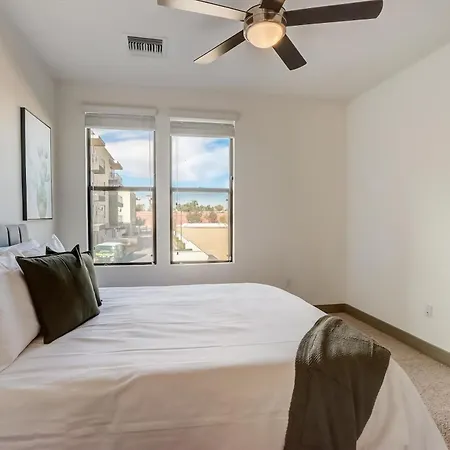 Modern Cozysuites On The Town Lake Waterfront 17